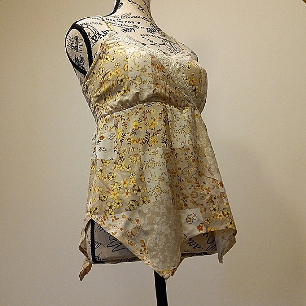 Women XS NWT Shark Bite Tank Lace Asymmetrical Sweetheart neck Floral Boho Flowy
